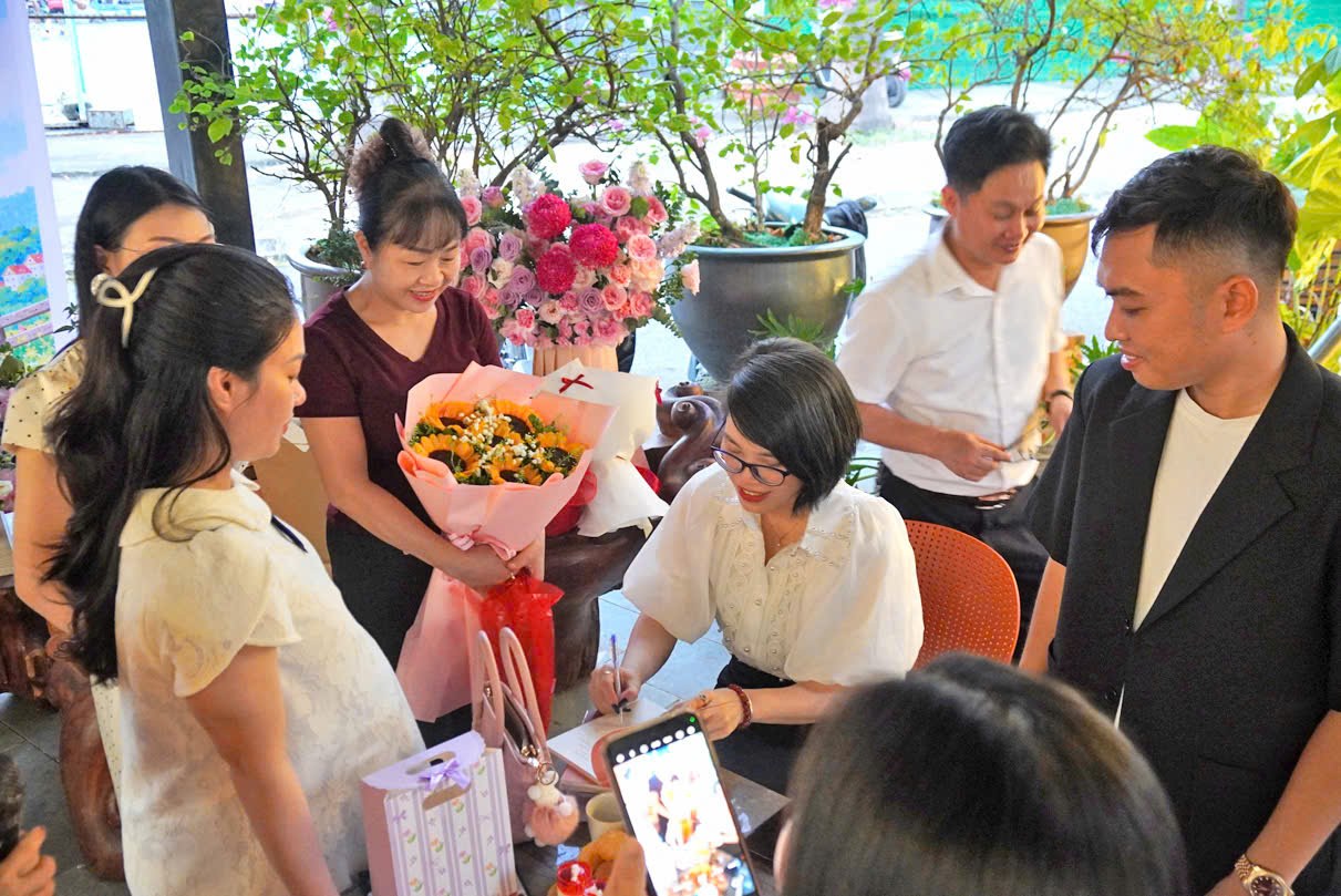 Những cuốn sách đến tay độc giả
