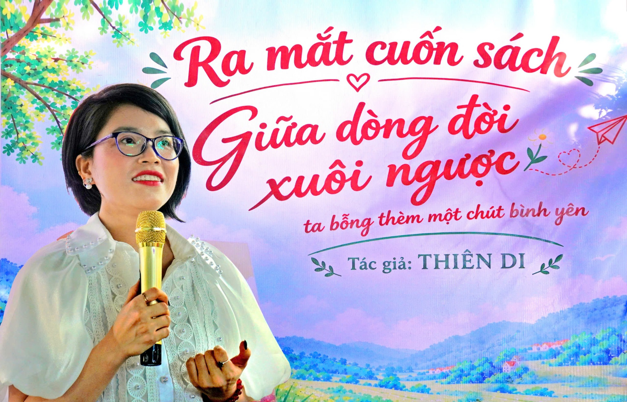 Tác giả Thiên Di tại buổi ra mắt sách